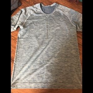 Lululemon vent tech short sleeve shirt